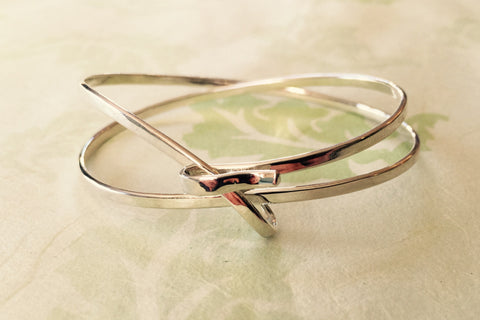 Hook Clasping Bracelet